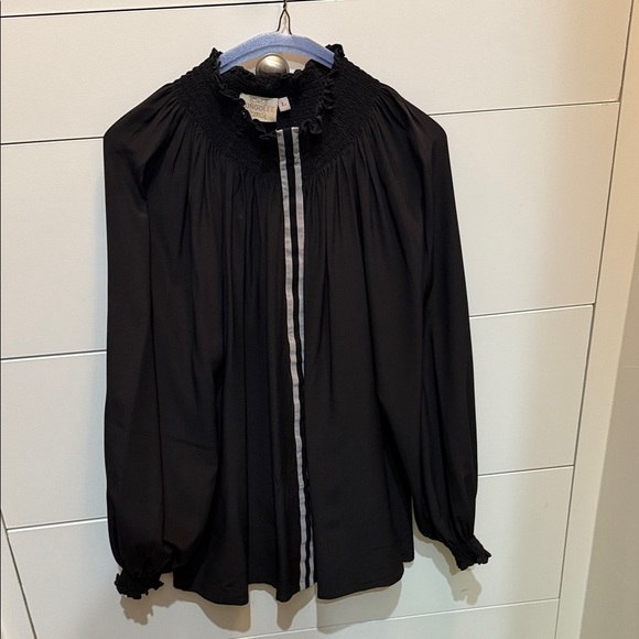 Elegant Black Women's Blouse with Ruffled Collar - Picture 1 of 3